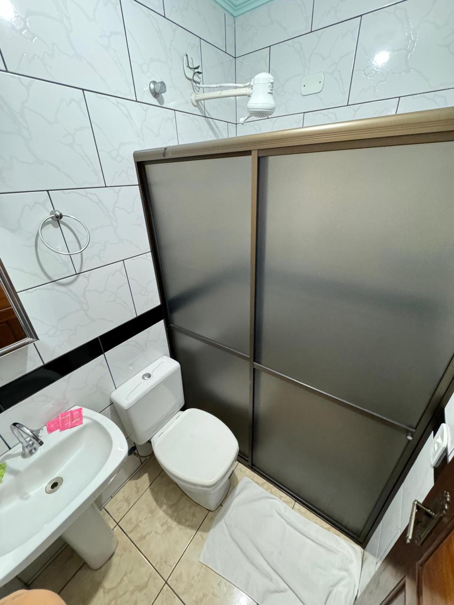 פוז דו איגואסו Hotel 15 De Julho מראה חיצוני תמונה