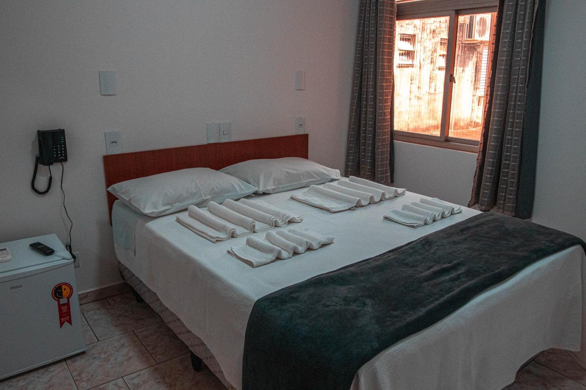 פוז דו איגואסו Hotel 15 De Julho מראה חיצוני תמונה