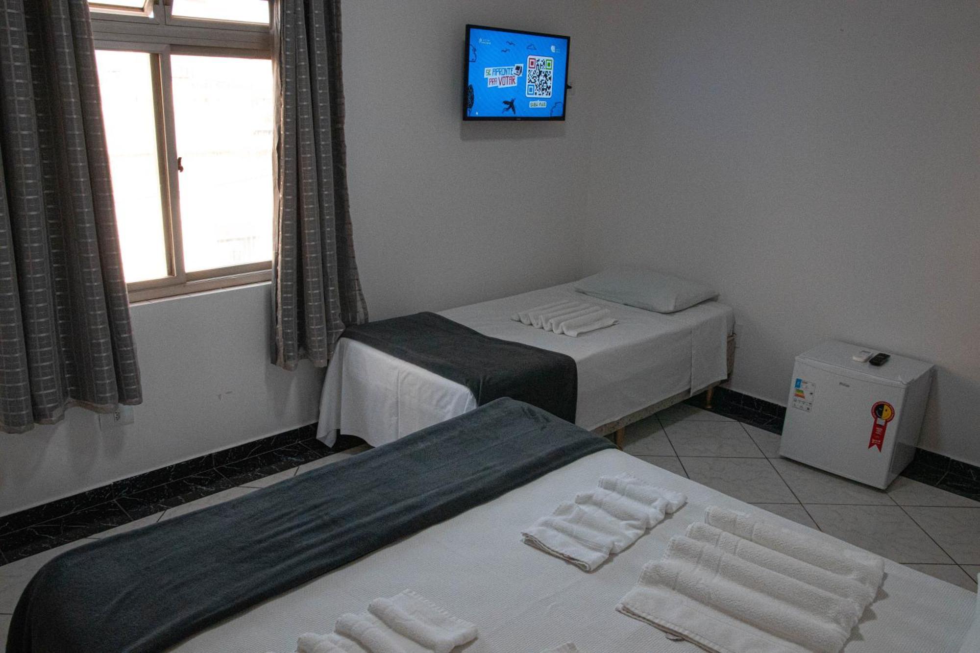 פוז דו איגואסו Hotel 15 De Julho מראה חיצוני תמונה