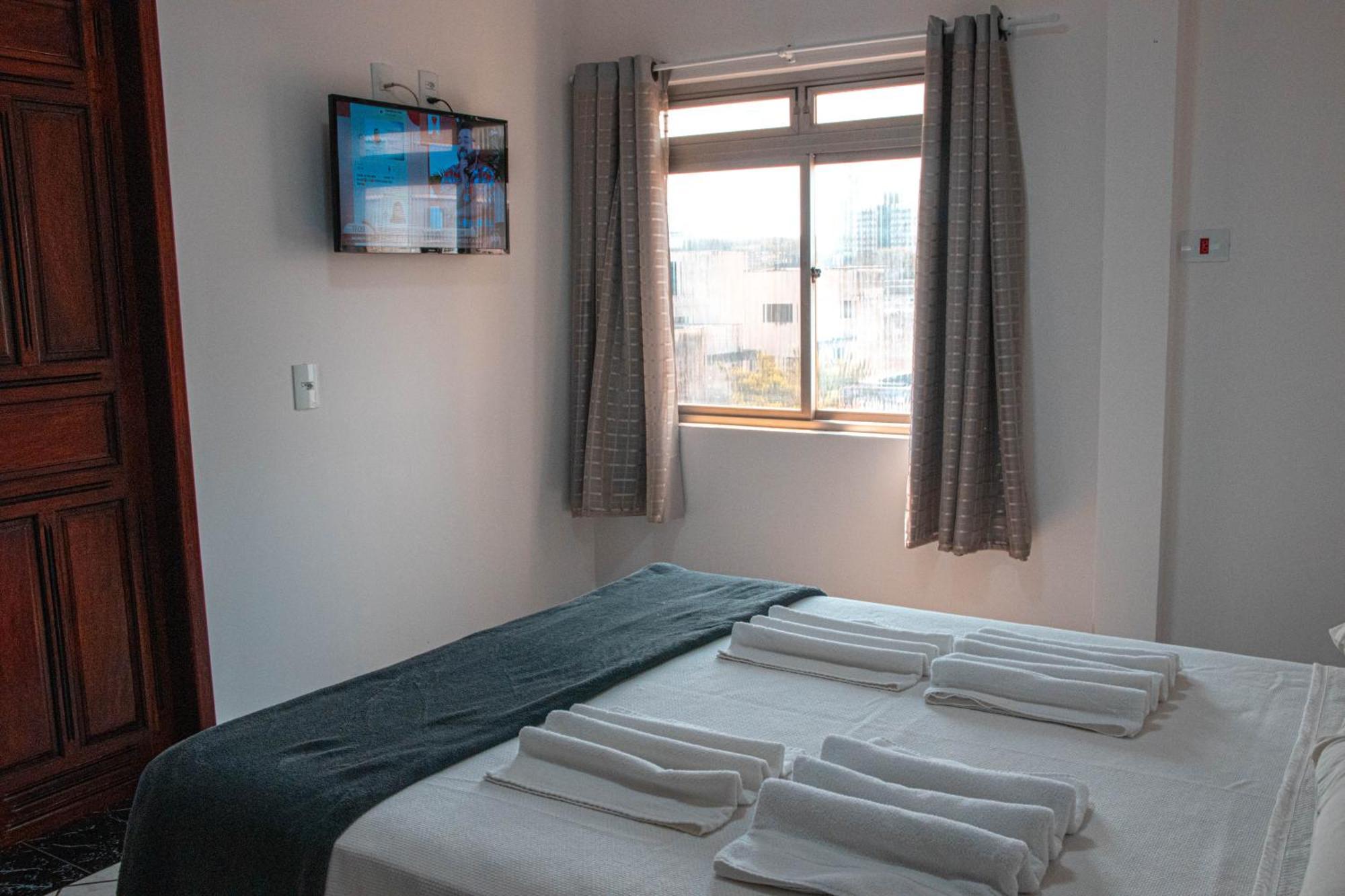 פוז דו איגואסו Hotel 15 De Julho מראה חיצוני תמונה