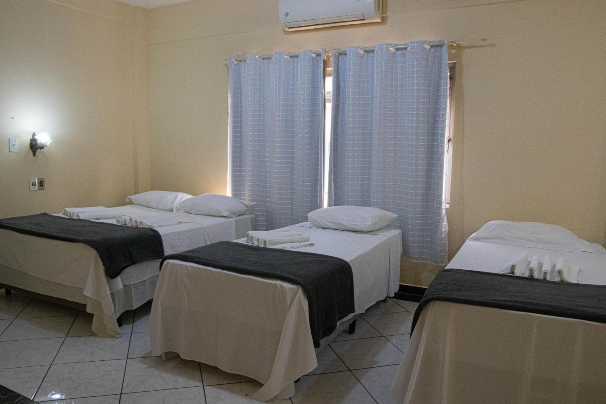 פוז דו איגואסו Hotel 15 De Julho מראה חיצוני תמונה