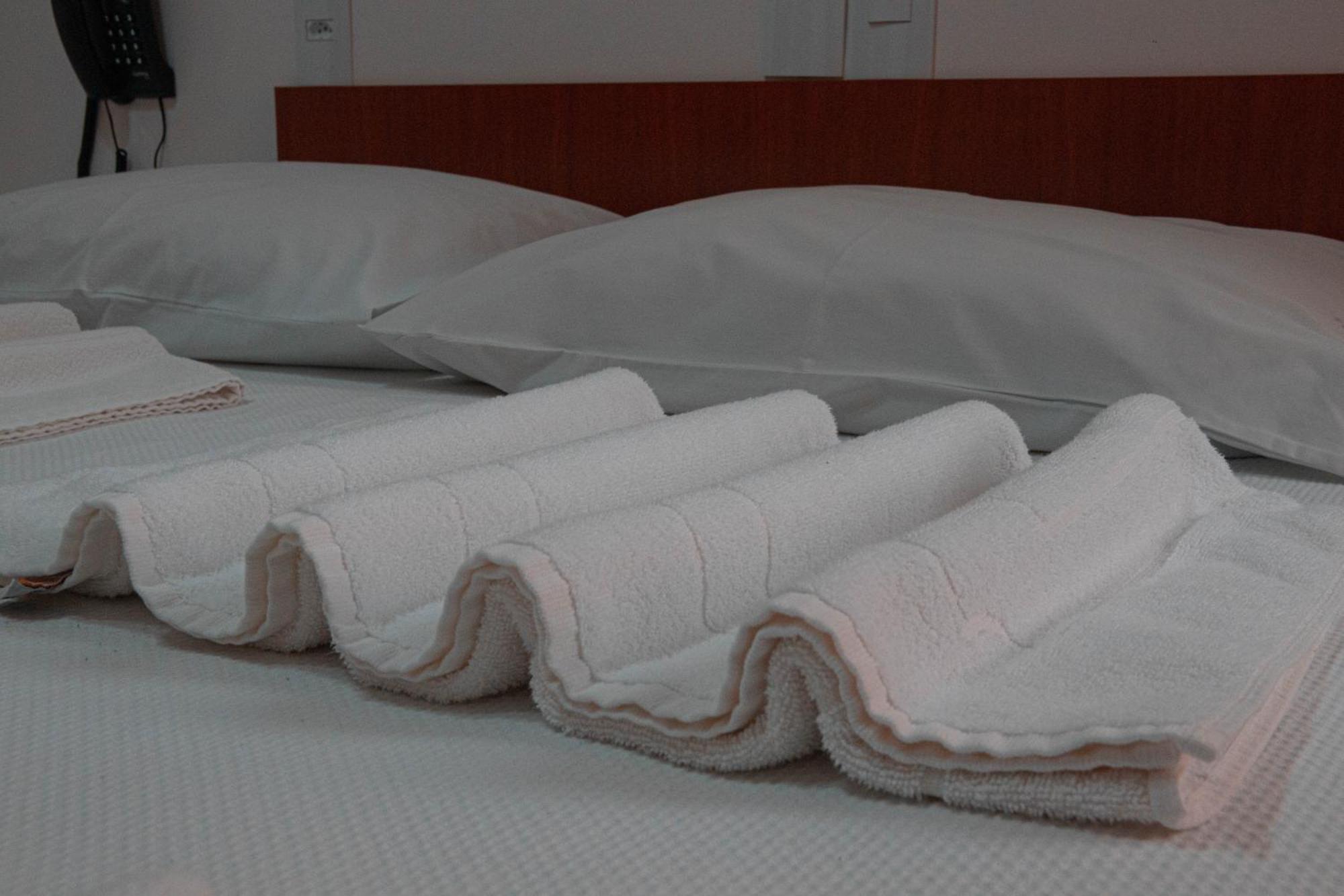 פוז דו איגואסו Hotel 15 De Julho מראה חיצוני תמונה