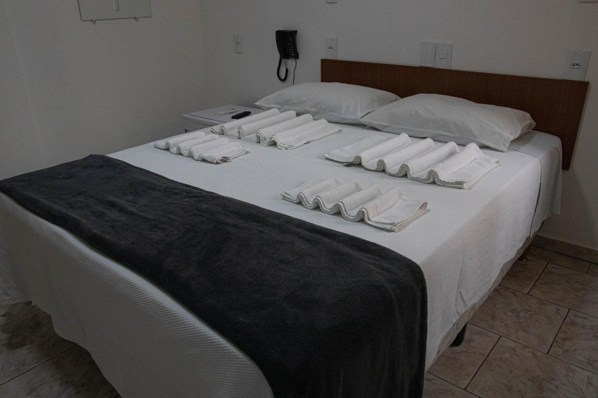 פוז דו איגואסו Hotel 15 De Julho מראה חיצוני תמונה